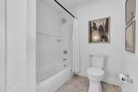 Bath - 4 Constitution Dr, Leonardo, NJ 07737 photo 5 of 6