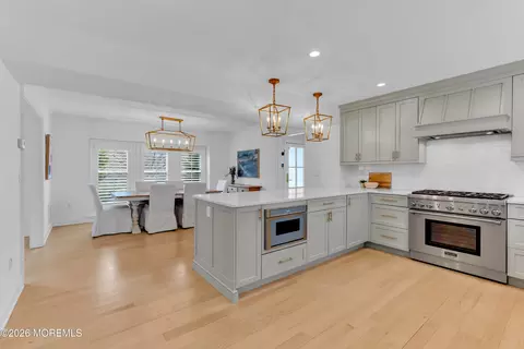 Kitchen - 4 Constitution Dr, Leonardo, NJ 07737 photo 4 of 6