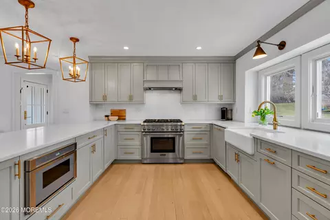 Kitchen - 4 Constitution Dr, Leonardo, NJ 07737 photo 3 of 6