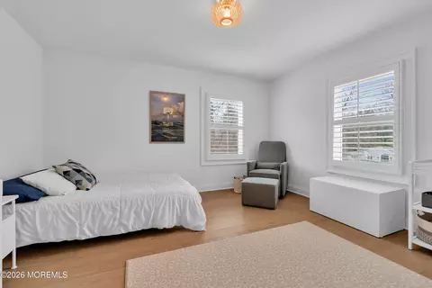 Bedroom - 4 Constitution Dr, Leonardo, NJ 07737 photo 8 of 10