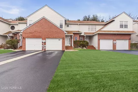 84 Drew Ct, Manalapan, NJ 07726