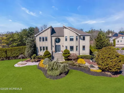 2 Capo Dr, Marlboro, NJ 07746