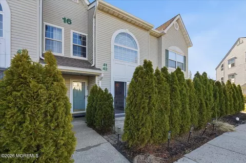 42 Richmond Ct, Tinton Falls, NJ 07712