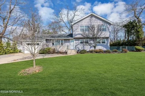 485 Freehold St, Oakhurst, NJ 07755