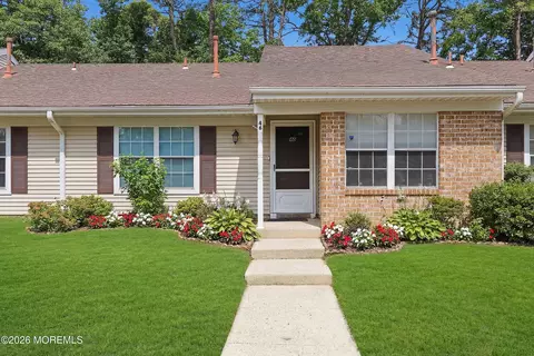 46 Club Pl, Galloway, NJ 08205