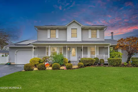 46 Spruce St, Beachwood, NJ 08722