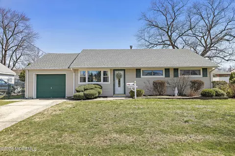 19 Mountain Ave, Hazlet, NJ 07730