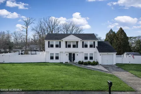 2 Sahara Ct, Toms River, NJ 08753