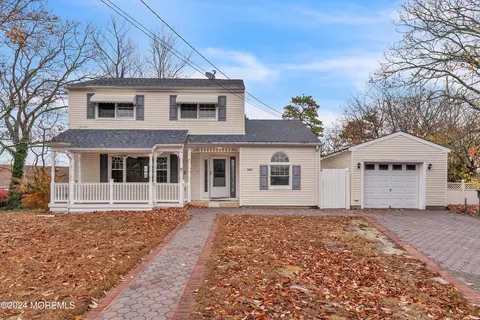 1052 Bell St, Toms River, NJ 08753