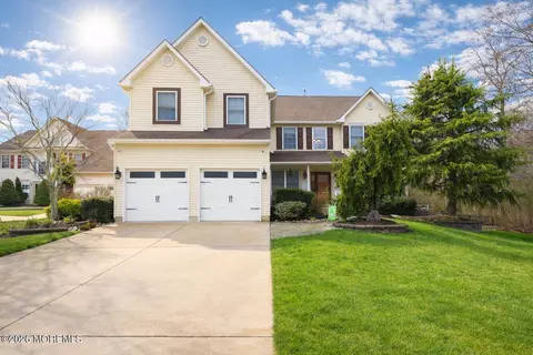 8 Clearbrook Ct, Howell, NJ 07731