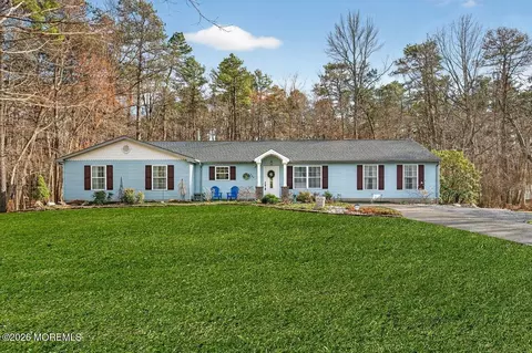 569 Winterberry Blvd, Jackson, NJ 08527