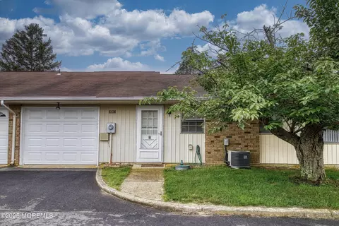 32 Yorkshire Ct # C, Manchester, NJ 08759