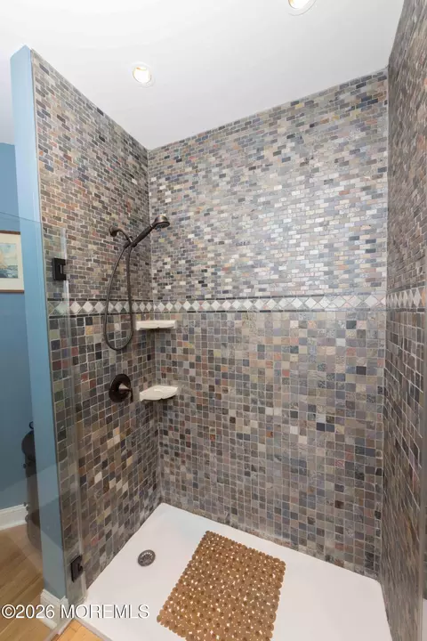 Bath - 1525 Argonne Ave, Forked River, NJ 08731 photo 2 of 6