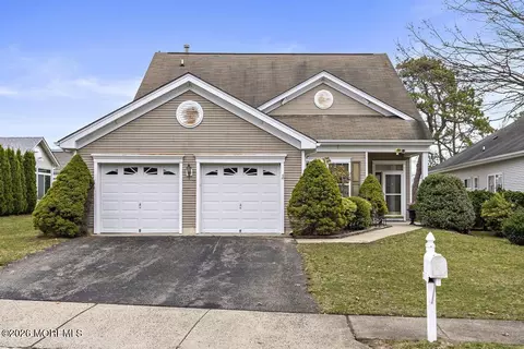 43 Silverspring Dr, Lakewood, NJ 08701