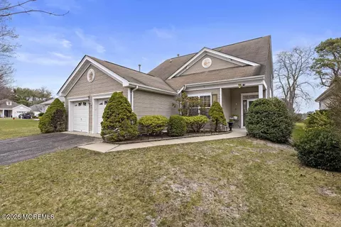 43 Silverspring Dr, Lakewood, NJ 08701