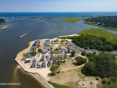 142 Black Point Rd #H9, Rumson, NJ 07760