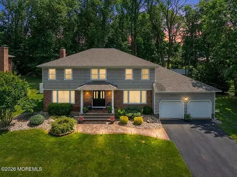 15 Country Ln, Manalapan, NJ 07726