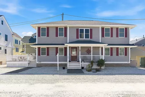 3 Holiday Rd, Seaside Heights, NJ 08751