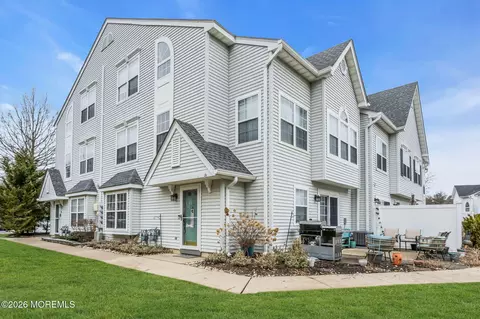 57 Phoenix Ct, Tinton Falls, NJ 07712