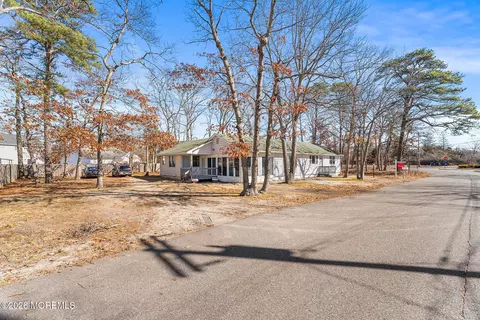 Exterior - 304 Shepard Ave, Forked River, NJ 08731 photo 5 of 7