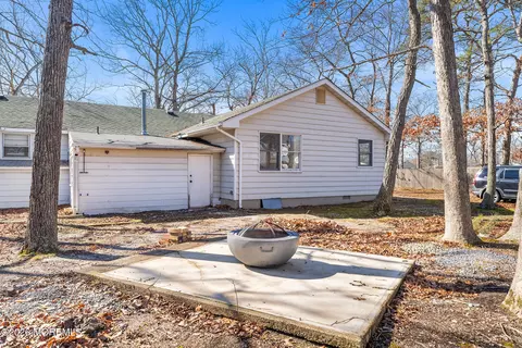 Exterior - 304 Shepard Ave, Forked River, NJ 08731 photo 4 of 7