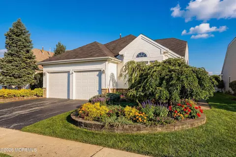 10 Arcadia Dr, Manchester, NJ 08759