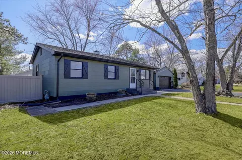 19 Georgian Blvd, Jackson, NJ 08527