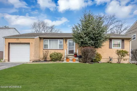 14 Hastings Pl, Carteret, NJ 07008