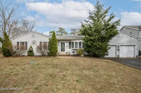 141 Grand Central Pkwy, Bayville, NJ 08721