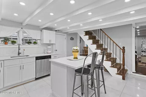 11 Main St, Englishtown, NJ 07726