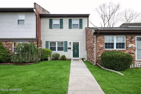152 Greenwood Loop Rd, Brick, NJ 08724