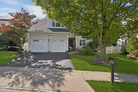 30 Fela Dr, Parlin, NJ 08859