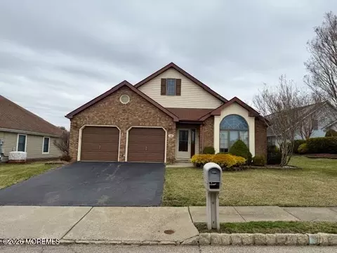 16 Caldwell Ter, Marlboro, NJ 07746