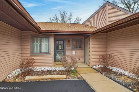 4 Friendship Ct, Red Bank, NJ 07701