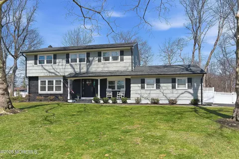 111 Heights Ter, Middletown, NJ 07748