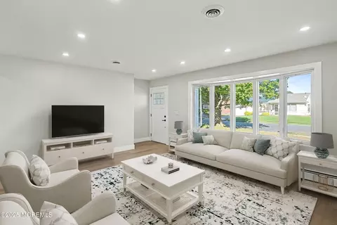 34 Westport Dr, Toms River, NJ 08757