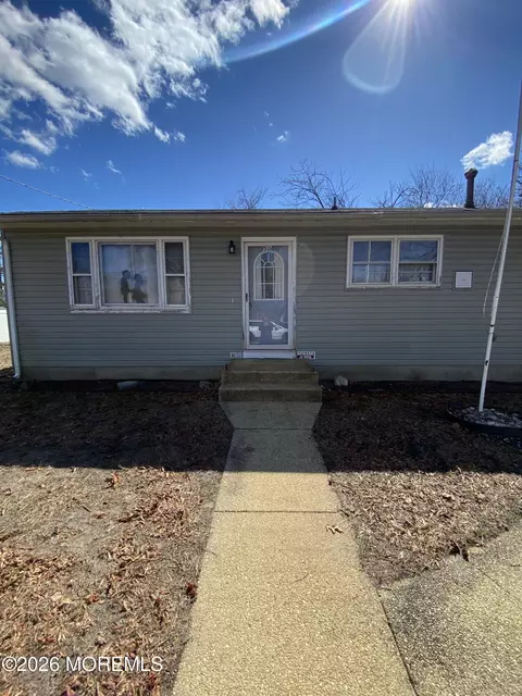 50 7th St, Keansburg, NJ 07734