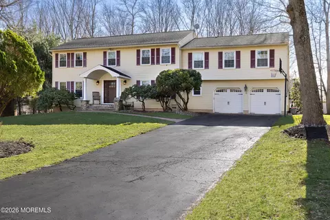 3 Manalapan Woods Dr, Manalapan, NJ 07726