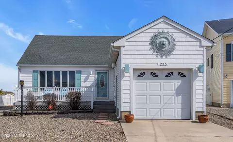 273 Evergreen Dr, Bayville, NJ 08721