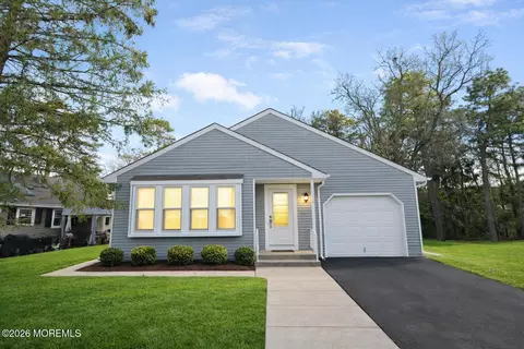 8 Abbey Ln, Manchester, NJ 08759