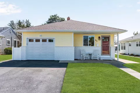 61 Falmouth St, Toms River, NJ 08757