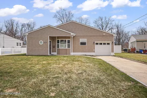 27 Mason Dr, Hazlet, NJ 07730