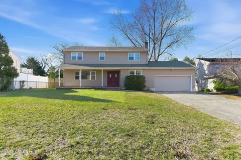 9 Lynn Dr, Toms River, NJ 08753