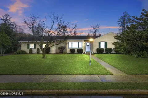 33 Toomin Dr, Tinton Falls, NJ 07753