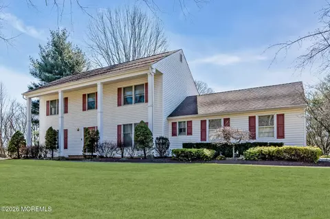 5 Winthrop Dr, Holmdel, NJ 07733