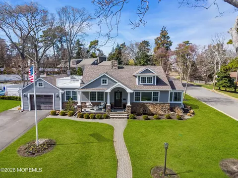 2 Cranmoor Dr, Toms River, NJ 08753