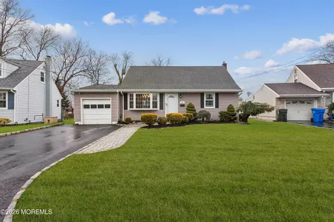 32 Tanglewood Ln, Colonia, NJ 07067