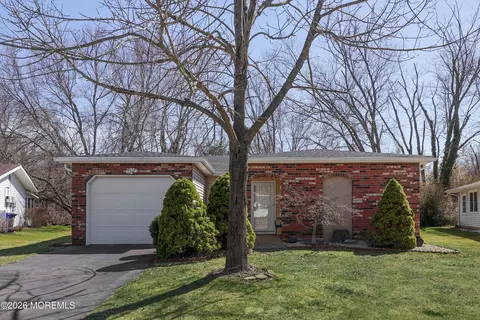 62 Baser Ln, Brick, NJ 08724