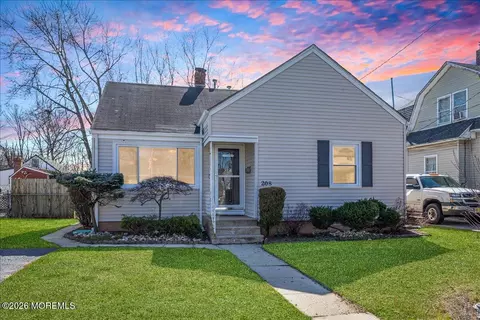 208 4th St, Keansburg, NJ 07734