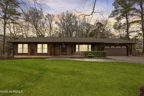 1 Garvey Dr, Monroe, NJ 08831